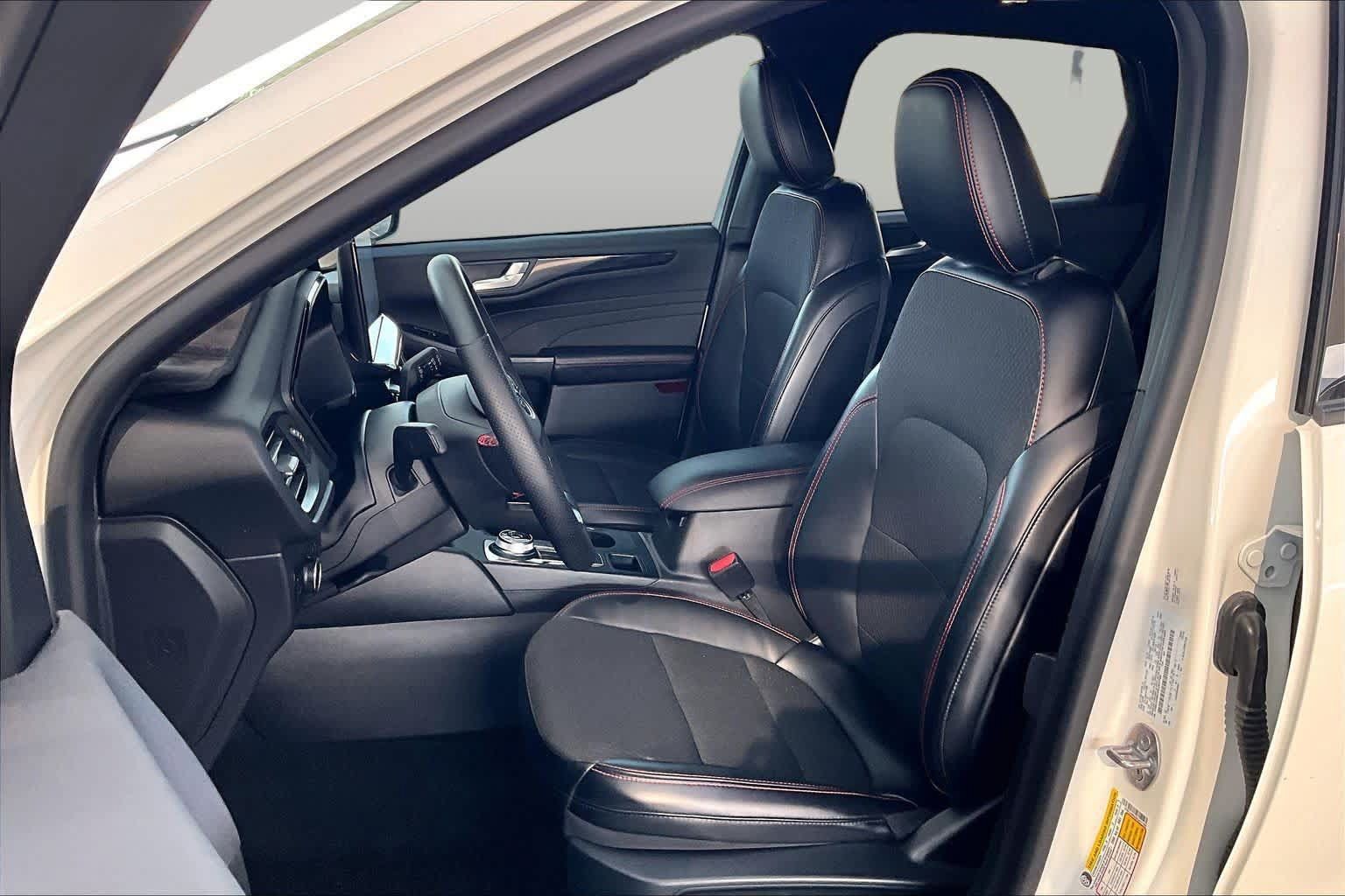 Used 2024 Ford Escape ST-Line w/ Tech Pack #1 FWD image 8