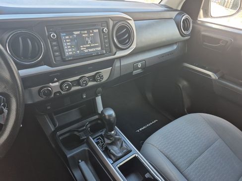 Used 2019 Toyota Tacoma SR5 w/ SR5 Appearance Package (SM) image 23