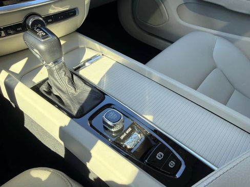 Used 2020 Volvo S60 T5 Momentum w/ Protection Package Premier image 28