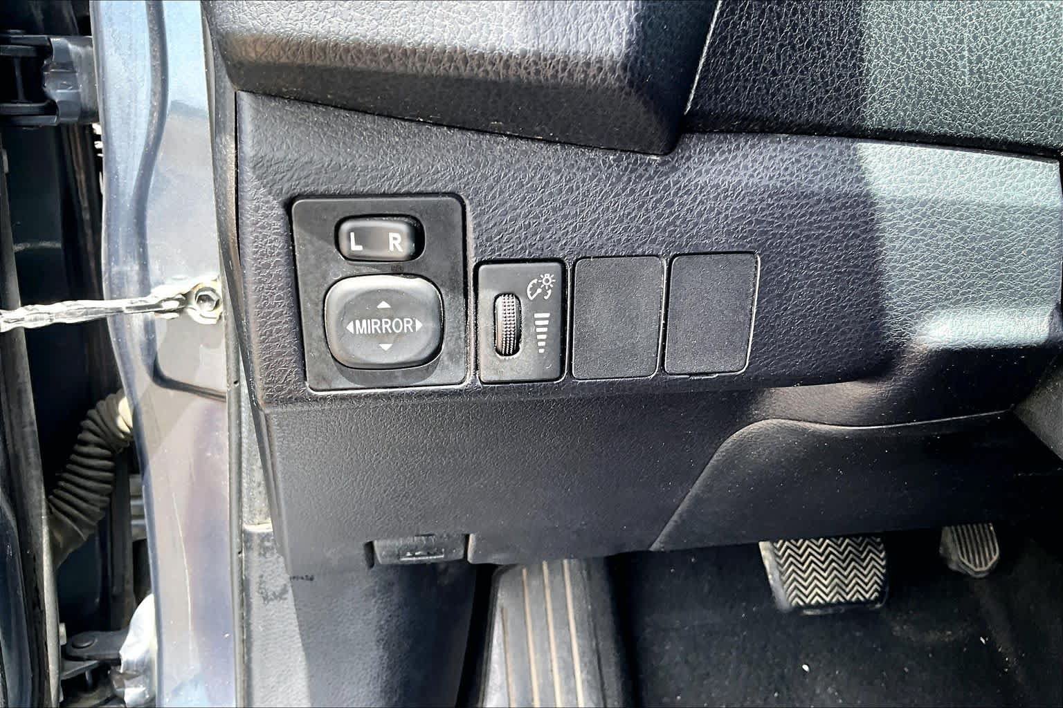 Used 2014 Toyota Corolla L FWD image 32