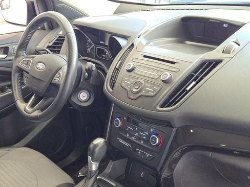 Used 2017 Ford Escape SE w/ SE Sport Appearance Package image 5