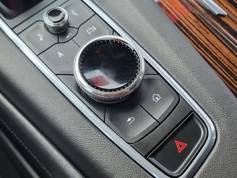 Used 2023 Cadillac Escalade Premium Luxury image 22