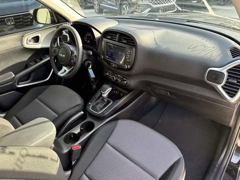 Used 2022 Kia Soul LX w/ Technology Package FWD image 12