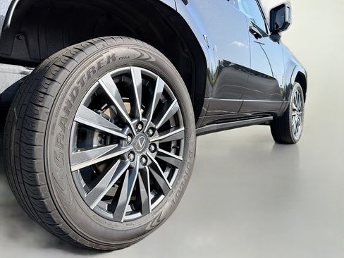 Used 2024 Lexus GX 550 w/ Accessory Package (Z1) AWD/4WD image 16