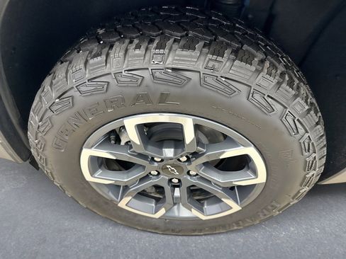 Used 2025 Chevrolet Equinox ACTIV w/ Convenience Package III image 20