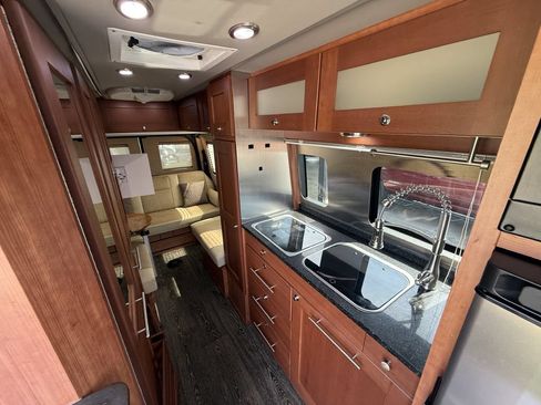 Used 2017 Mercedes-Benz Sprinter 3500 image 35