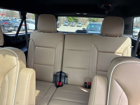 Used 2021 Chevrolet Suburban Premier image 19