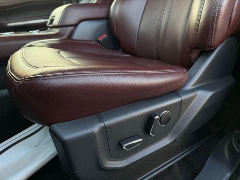 Used 2023 Ford Expedition Limited image 15