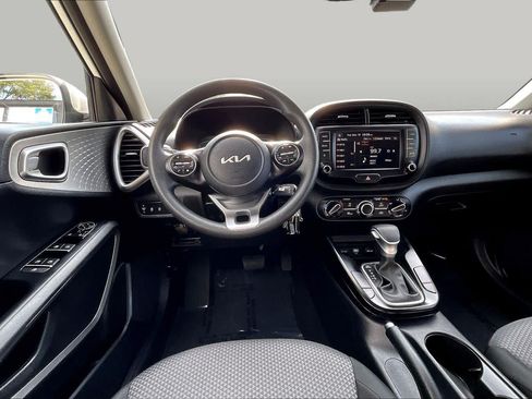 Used 2025 Kia Soul LX w/ LX Technology Package FWD image 6