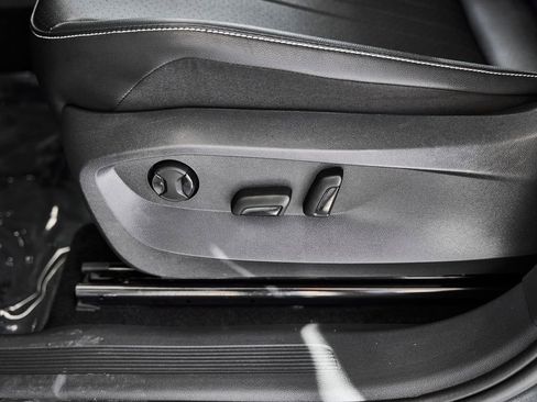 Used 2024 Volkswagen Tiguan Wolfsburg Edition FWD image 18
