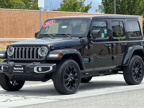 Used 2025 Jeep Wrangler Unlimited Sahara w/ Safety Group AWD/4WD image 8
