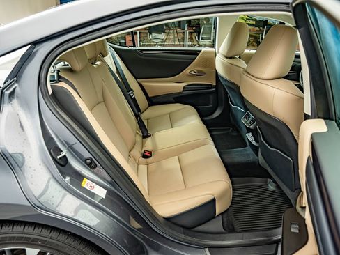 Used 2019 Lexus ES 350 w/ Premium Package FWD image 36