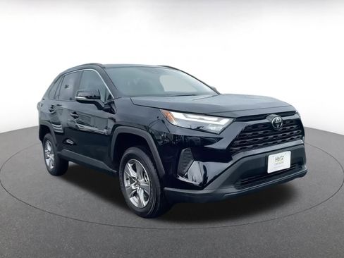 Used 2025 Toyota RAV4 XLE image 3