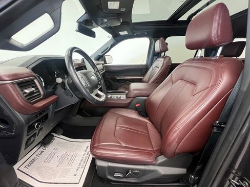 Used 2024 Ford Expedition Limited image 4