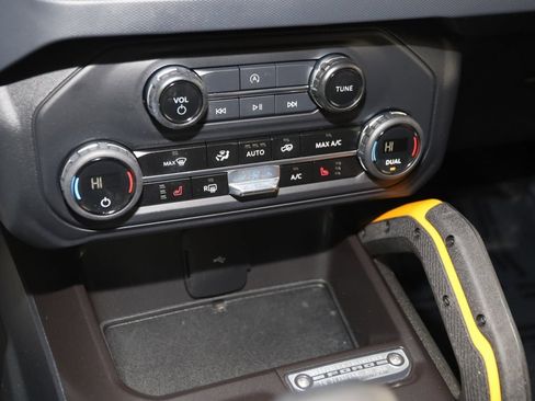 Used 2024 Ford Bronco Badlands image 31