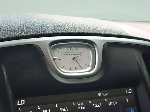 Used 2021 Chrysler 300 Touring L image 32