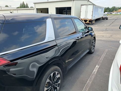 Used 2022 Kia Carnival EX FWD image 7