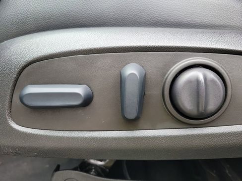 Used 2022 Chevrolet Equinox RS w/ LPO, Floor Liner Package FWD image 18