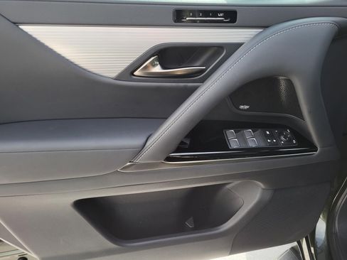 Used 2025 Lexus LX 600 F Sport w/ Accessory Package (Z1) AWD/4WD image 15