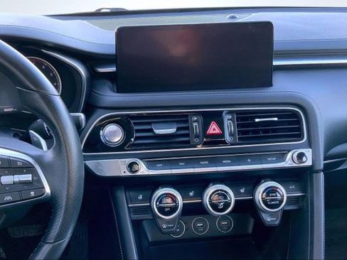 Used 2023 Genesis G70 2.0T image 20