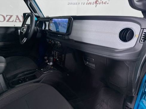 Used 2024 Jeep Wrangler Unlimited Sahara w/ Technology Group image 33