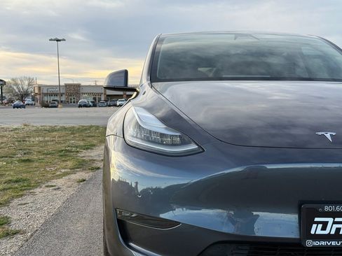 Used 2020 Tesla Model Y Long Range image 6