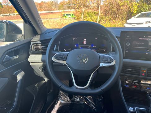 Used 2025 Volkswagen Jetta SE image 29