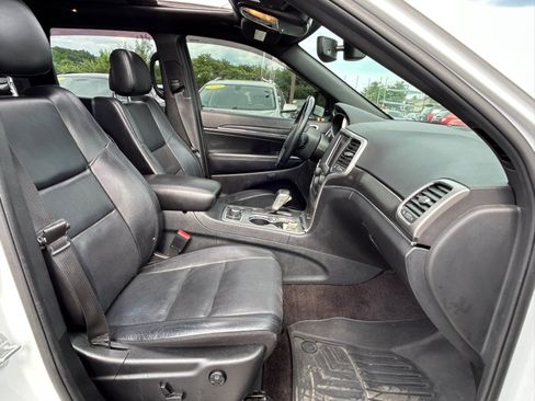 Used 2018 Jeep Grand Cherokee Limited w/ Luxury Group II AWD/4WD image 16