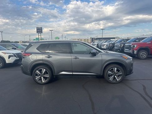 Used 2023 Nissan Rogue SL w/ SL Premium Package image 2