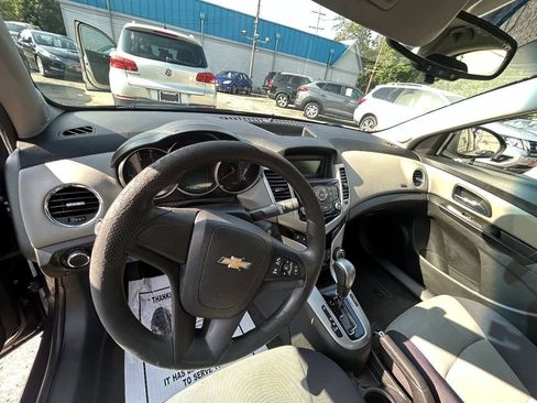 Used 2014 Chevrolet Cruze LS FWD image 5