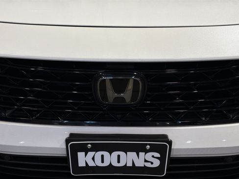 Used 2023 Honda Accord Touring image 12
