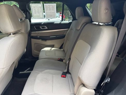 Used 2018 Ford Explorer XLT AWD/4WD image 24