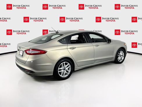 Used 2016 Ford Fusion SE FWD image 5