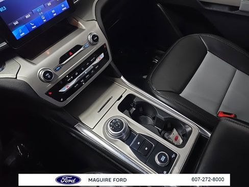 Used 2022 Ford Explorer XLT w/ Equipment Group 202A image 26