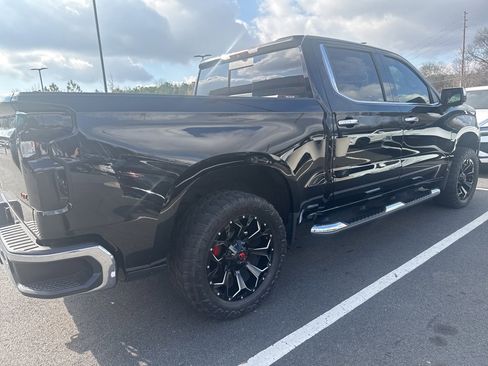 Used 2019 Chevrolet Silverado 1500 LTZ w/ LTZ Premium Package image 3