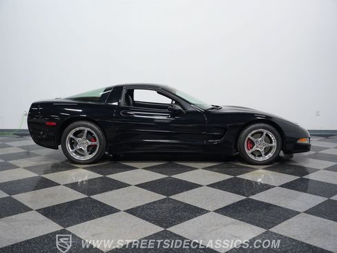 Used 2001 Chevrolet Corvette Coupe w/ Preferred Equipment Group2 RWD image 14