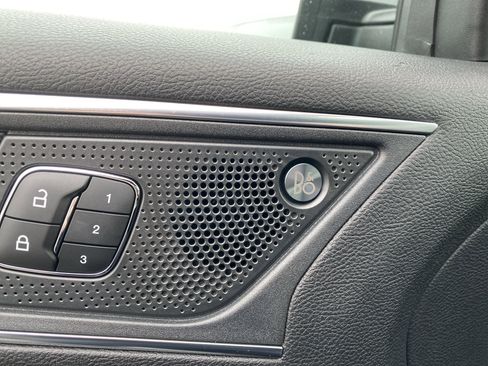 Used 2022 Ford Edge ST image 16