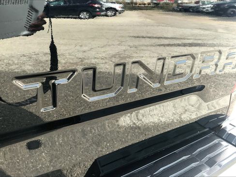 Used 2018 Toyota Tundra SR5 w/ SR5 Upgrade Package image 31
