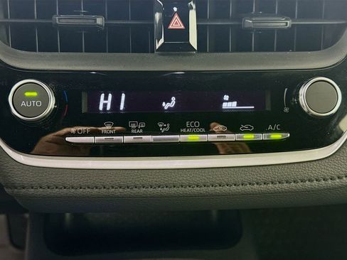 Certified 2024 Toyota Corolla SE w/ Convenience Package image 16