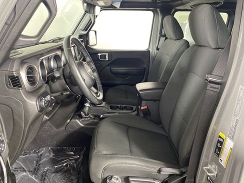 Used 2022 Jeep Gladiator Sport AWD/4WD image 16