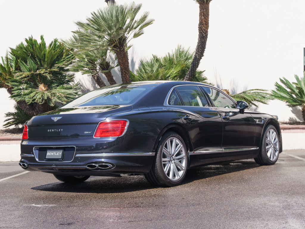 Used 2023 Bentley Flying Spur Plug-In Hybrid AWD/4WD image 31