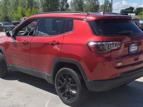 Used 2025 Jeep Compass Latitude w/ Altitude Special Edition AWD/4WD image 7