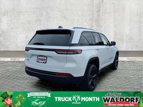 New 2025 Jeep Grand Cherokee 4WD image 3