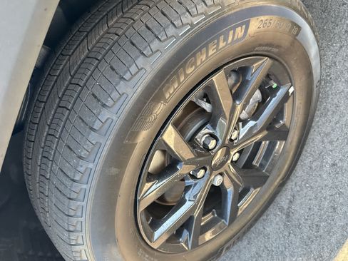 Used 2025 Jeep Grand Cherokee L Laredo RWD image 6