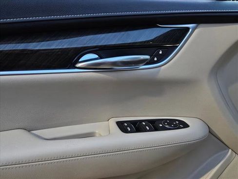 Used 2018 Cadillac XT5 FWD image 9