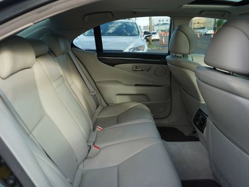 Used 2011 Lexus LS 460 RWD image 17