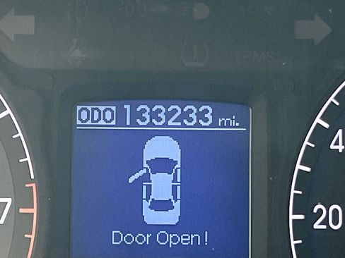 Used 2013 Hyundai Genesis 3.8 RWD image 27