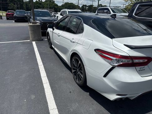 Used 2020 Toyota Camry XSE FWD image 5