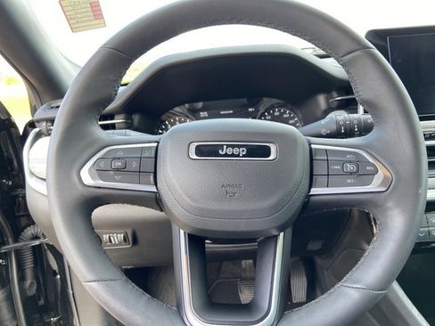 Used 2025 Jeep Compass Latitude AWD/4WD image 35