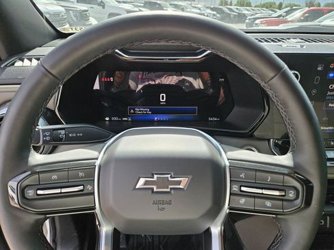 Used 2026 Chevrolet Colorado ZR2 w/ Technology Package AWD/4WD image 20